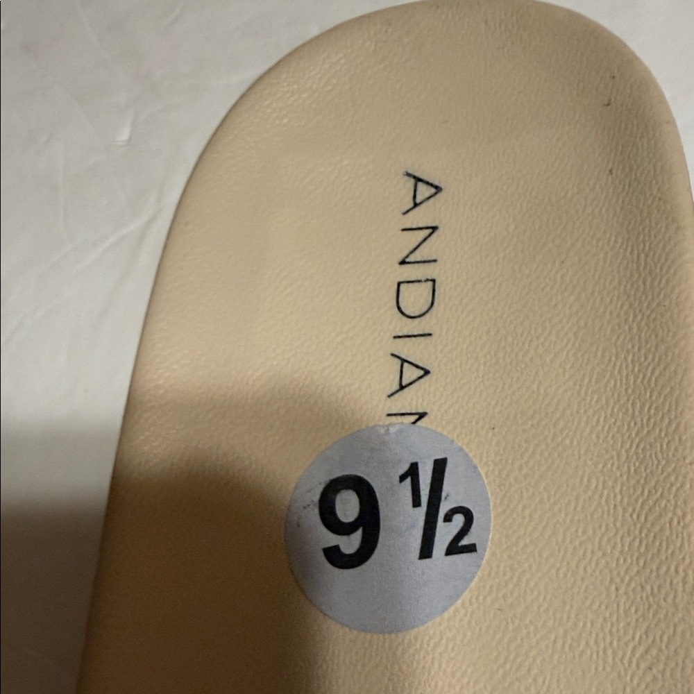 Andean Women's beige Floral Slide Sandals with Extra-Foam Comfort - Picture 3 of 7